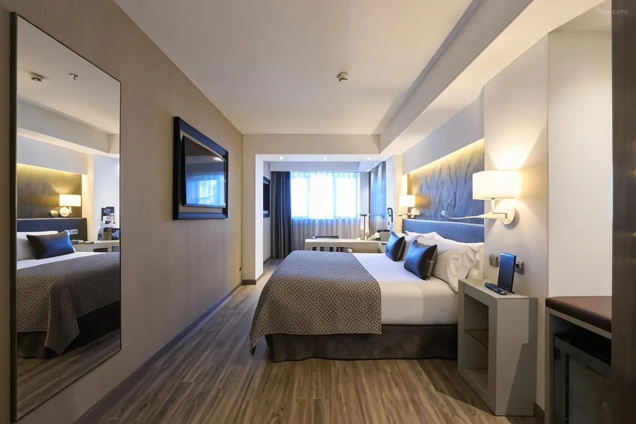Junior Suite — Trip.com listing photograph